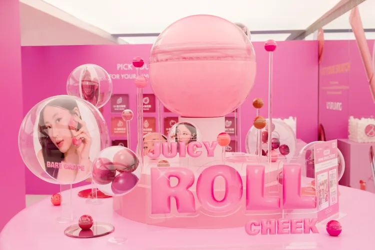 rom&nd PINK OFFICE快閃店登台。品牌提供