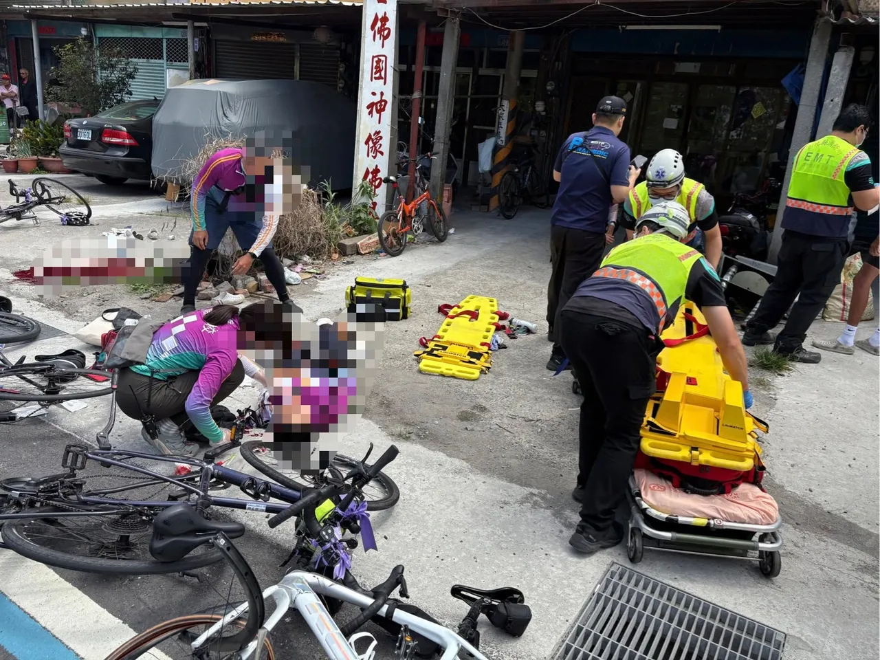 康桥毕业生自行车队行经彰化县遭逆向轿车冲撞,造成七名学生受伤。资料照
