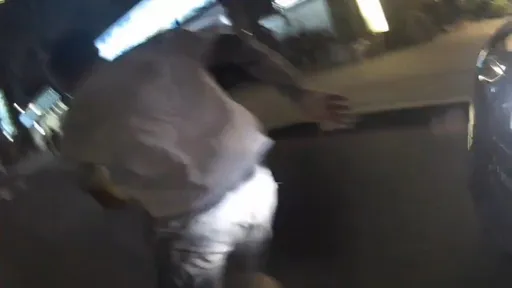 失聯移工開車違規左轉遭警攔查 赤腳狂奔翻牆落跑
