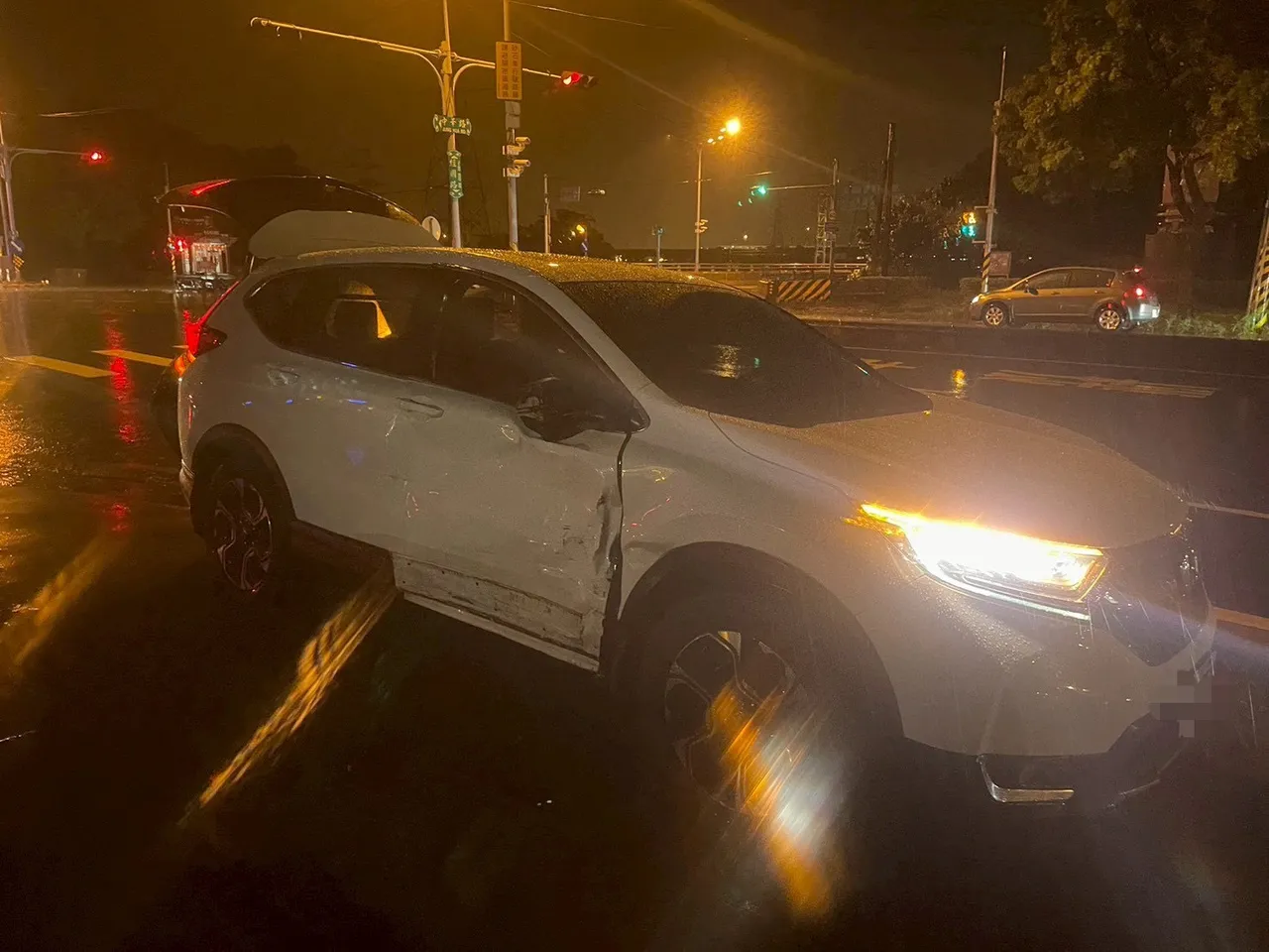 肇事休旅车。民众提供