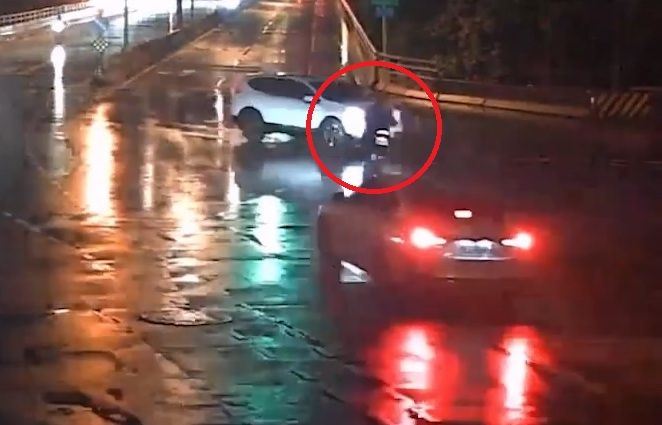 撞擊畫面曝！苗栗休旅車左轉撞機車　19歲軍人輸血2萬cc仍不治