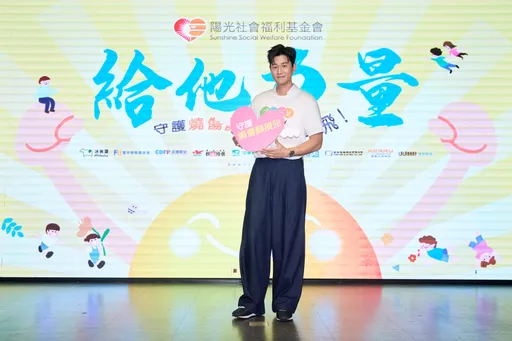 周兴哲攻蛋前惊吐2岁女热痉挛翻白眼 他急叫救护车泪水溃堤