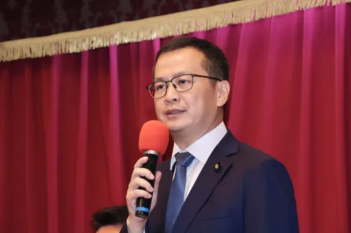 遭羅智強二度砲轟!李正皓酸「政治詐騙犯」:一直蹭我也選不上