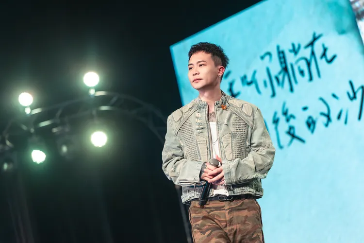 蕭秉治。寬寬整合行銷提供