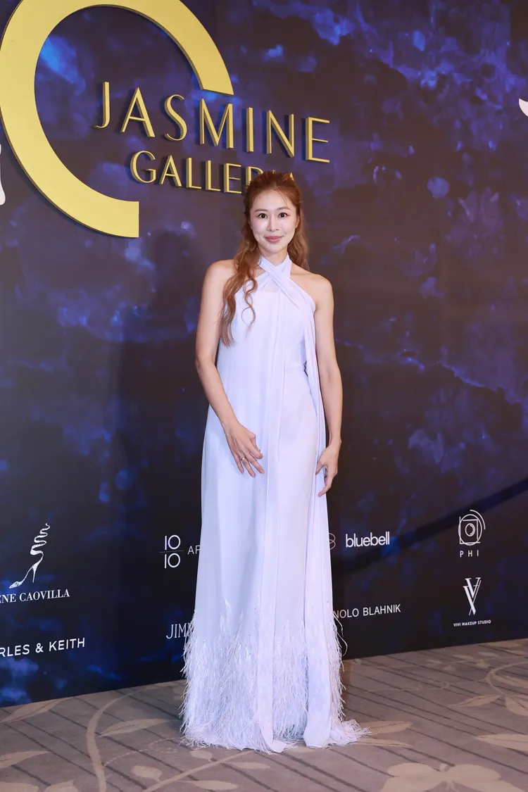 張棋會穿上優雅套裝繼續搞笑。攝影中心攝