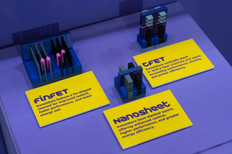 默克展示 AI 與材料科學融合成果，支援 FinFET、Nanosheet、CFET 與 GAA 製程，推動先進節點研發加速量產。默克提供