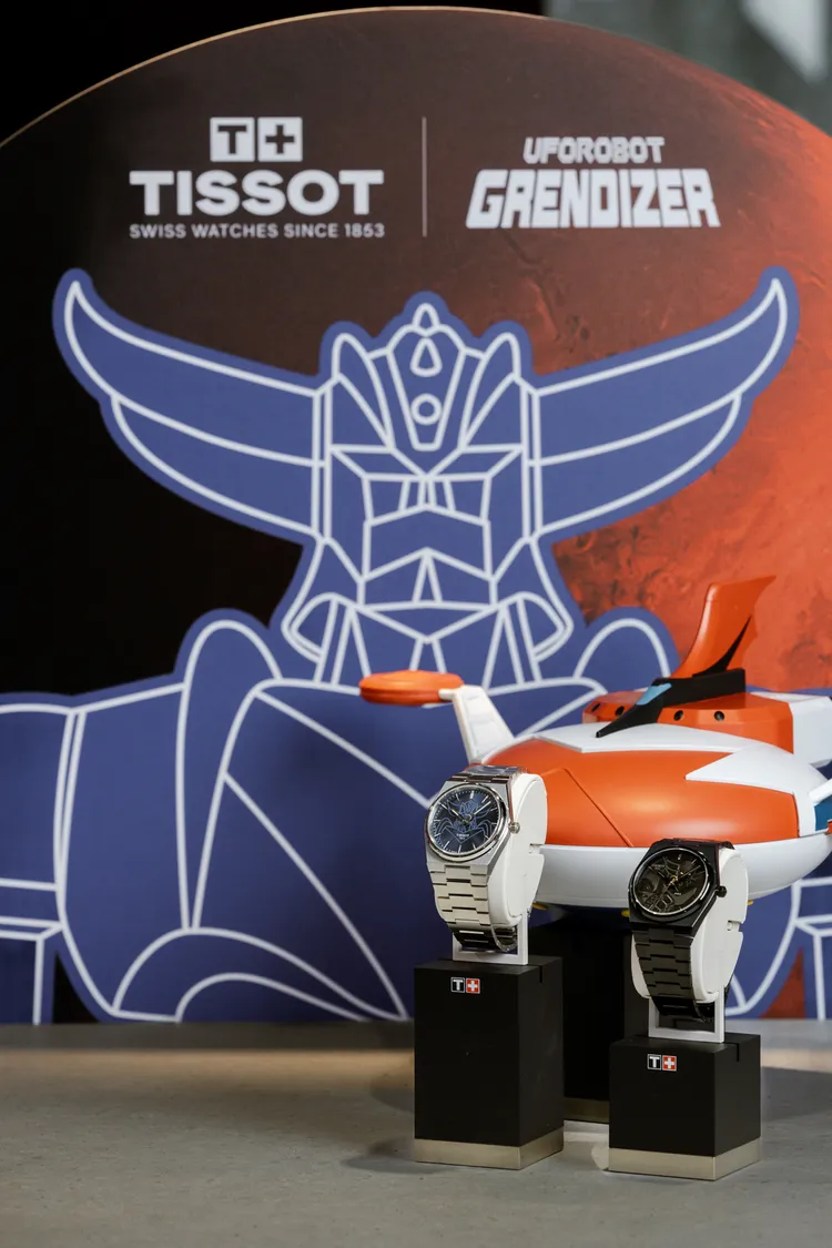 天梭表與《金剛戰神》去年推出首只聯名錶（左），今年再度推出50周年紀念款（右）。品牌提供