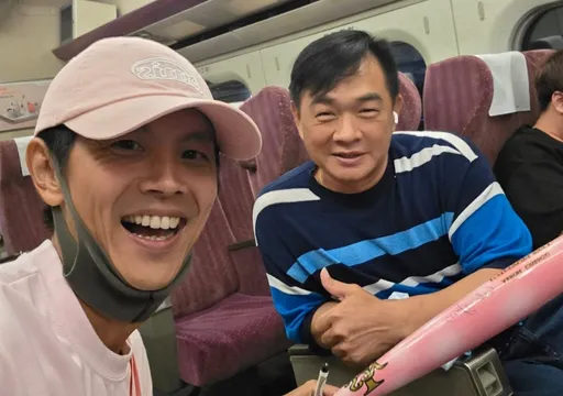 阿翔爱棒球高铁捕获彭政闵!随身带球棒爽获签名