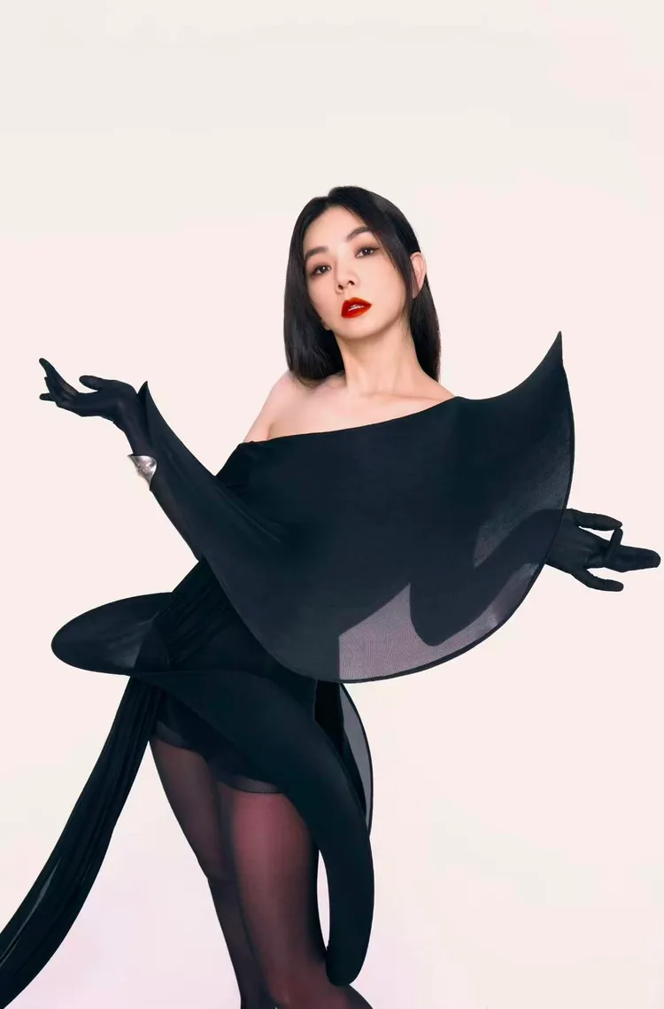 Ella將展開個人首次巡迴演唱會《It’s Me艾拉主意》。勁樺娛樂提供