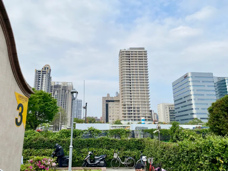 新北板橋的「T-PARK」園區， 目前亞東醫院捷運站旁的工地位置將由遠百進駐。莊偉祺攝