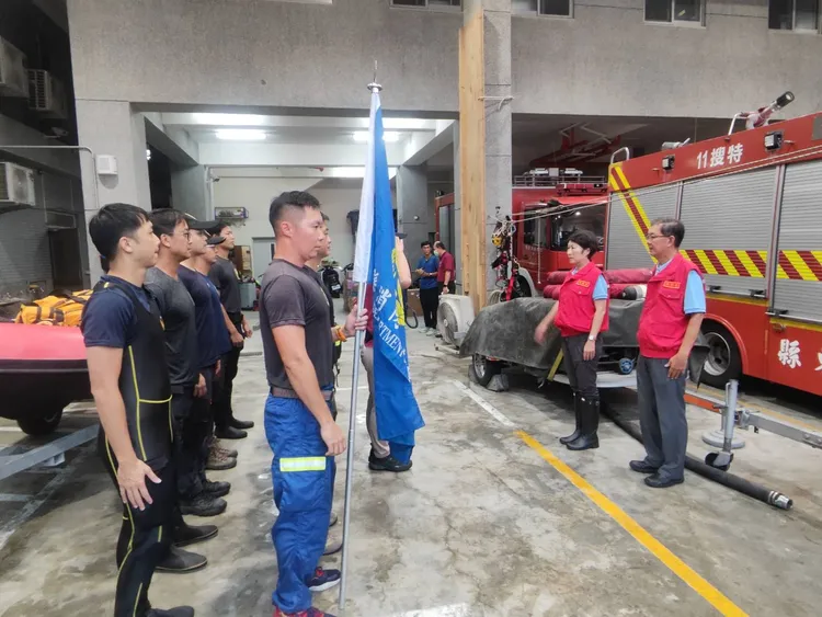 台東消防局組21人救難隊趕赴花蓮支援救災。消防局提供