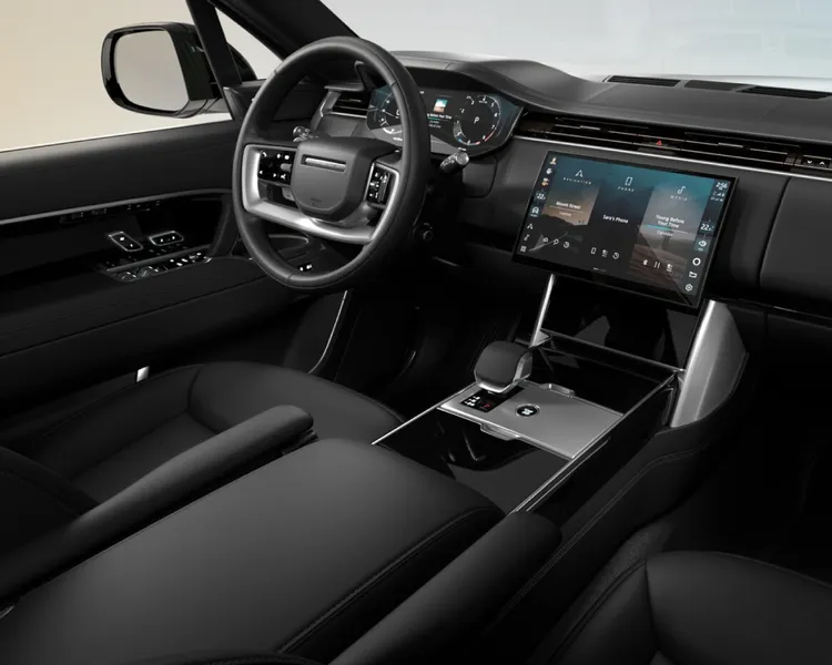 中央儀表採用13.7吋全數位儀表與13.1吋曲面玻璃觸控螢幕，營造乾淨俐落的駕駛介面；搭載 Pivi Pro 車輛資訊娛樂系統，整合多數車輛控制功能一鍵快速控制，提供便捷的操作體驗。業者提供