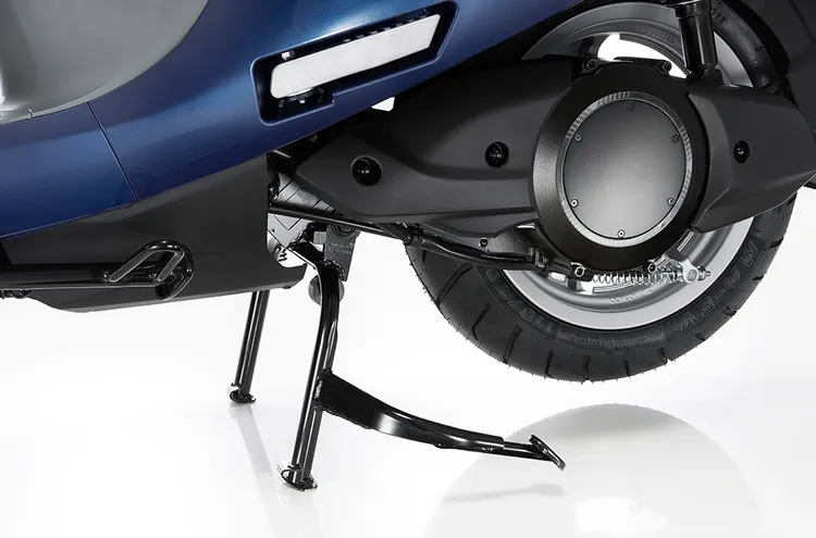 4.2kW側掛馬達，讓新車極速可達74km/h，0–50km/h加速僅需5.9秒。業者提供