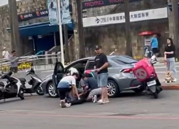 19歲水電工轉行當車手　棒球場售票口前面交爽拿百萬！突被「外送員」壓制嚇壞了