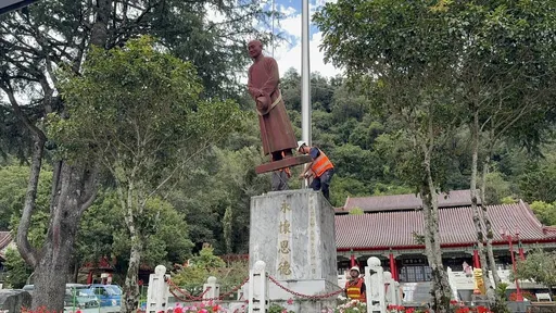 矗立50年!梨山賓館蔣中正銅像拆了 移往文物陳列館