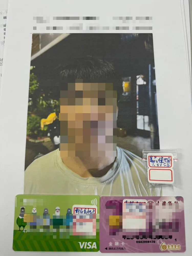 黃男形跡可疑遭警盤查，發現是車手，身上還有毒品。翻攝畫面