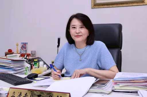 英記者不滿台灣政治屢干預媒體 王鴻薇:戳破民進黨「國王的新衣」