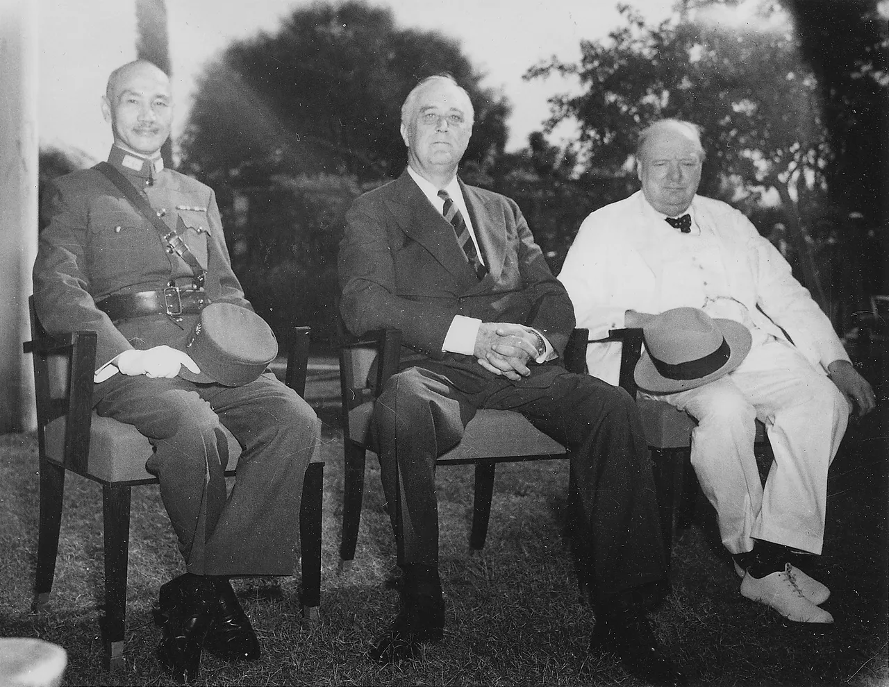 1943年开罗会议由中国领袖蒋中正(左起)、美国总统罗斯福与英国首相邱吉尔参与。翻摄wiki/Cairo Declaration