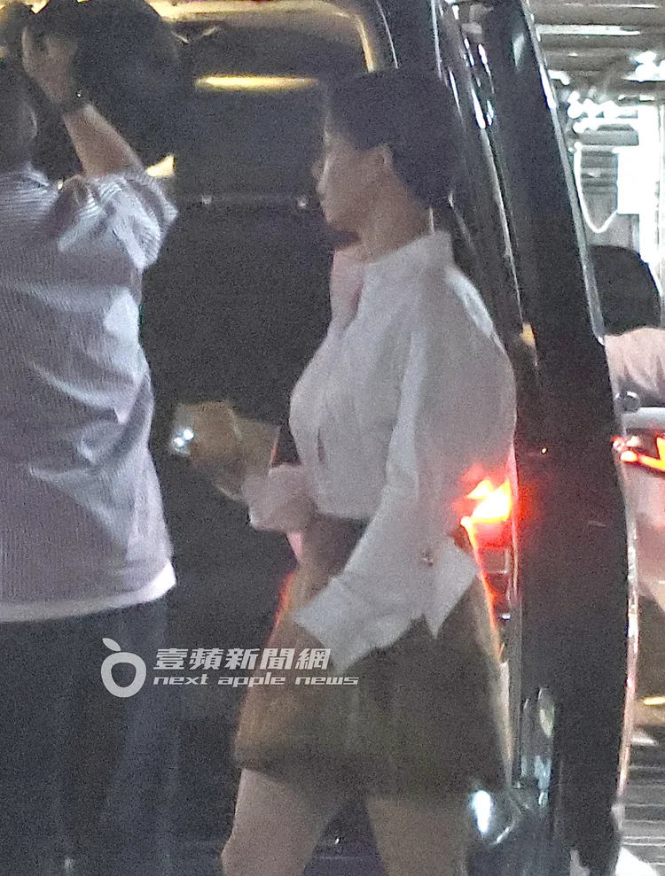 宋芸樺先到一旁空地等待。特勤中心攝