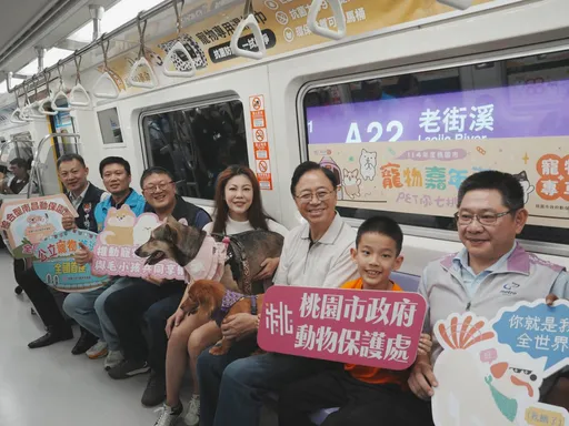 桃園市寵物嘉年華登場 張善政攜毛孩搭乘寵物友善專車初體驗