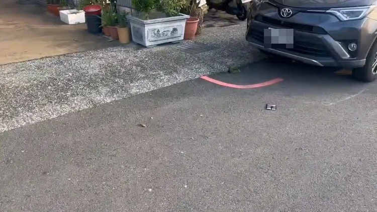警方說，車子停在路口10公尺內，即使未畫紅線也屬違規。江和樹提供