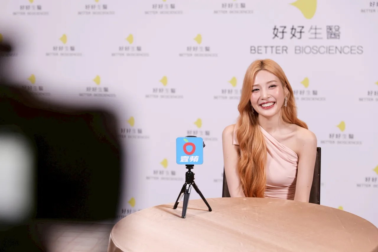 JOY笑容甜美,笑起来有如果汁般清爽。彭欣伟摄