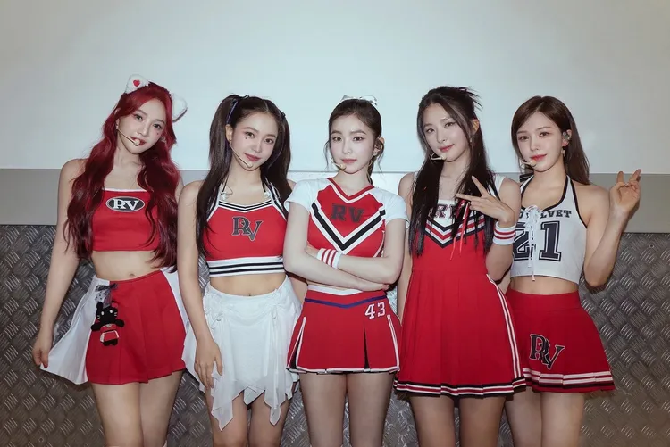 JOY（左）團魂滿滿，是Red Velvet的鐵粉。翻攝Red Velvet X