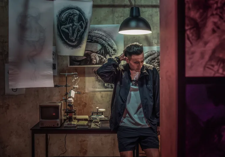 王陽明搶先演繹VERVE《異形》限定服飾。品牌提供