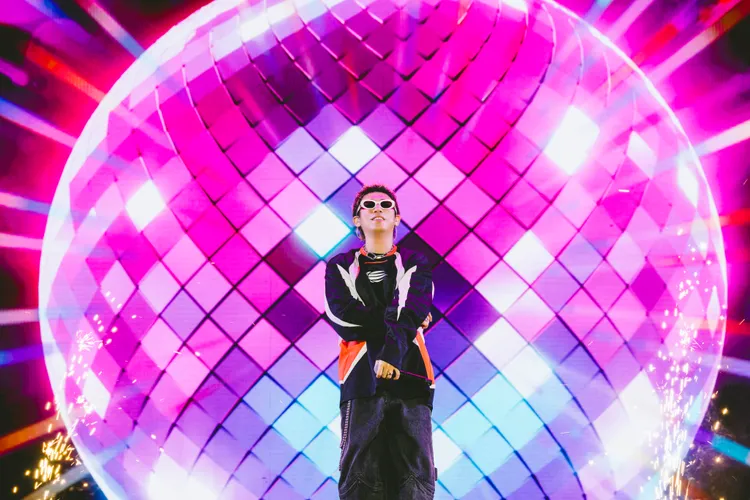 健志帶來熱熱力四射的演出。KKLIVE、混血兒娛樂提供