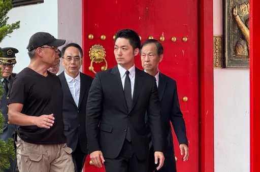 民众党走读8警挂彩!蒋万安喊理解小草 绿营砲轰:护航犯法行为