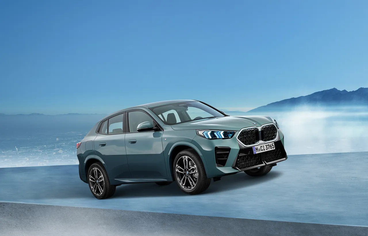 BMW X2凡于本月完成交车领牌,即可获得原厂3年/4万公里原厂保养套,指定车型更加赠第4年延长保固与1年乙式全险,此外更提供多元弹性入主方案,包含指定车型150万元60期0利率专案,或月付5,900元起的分期购车方案。业者提供