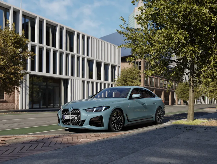 4系列凡於本月完成交車領牌，即可享3年4萬公里原廠保養套裝與第4年延長保固，更限時加贈1年乙式全險。同步提供彈性入主選擇，包括指定車型180萬元60期0利率專案，或低月付5,900元起的分期方案。業者提供