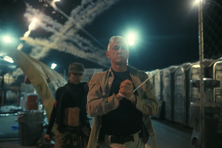 西恩潘助攻奪全球票房冠軍。華納兄弟提供