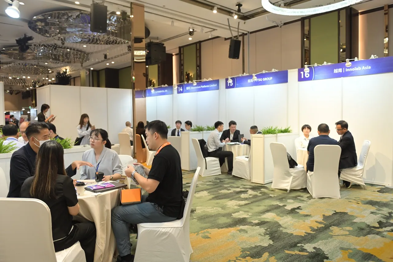 來自日本、義大利、波蘭等共13國、53家企業買主,進行一對一商洽媒合,開發潛在商機,增加國際能見度。經發局提供