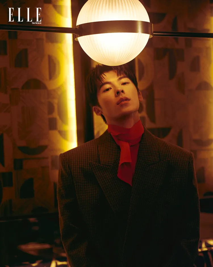 許光漢拍攝《ELLE》封面。《ELLE》國際中文版提供