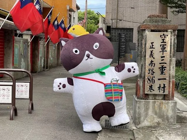 今年文化节携手人气插画 IP「阿喵菜市场」,设计出限定角色「小村喵」,以可爱猫咪的视角带领游客走读村落。主办单位提供