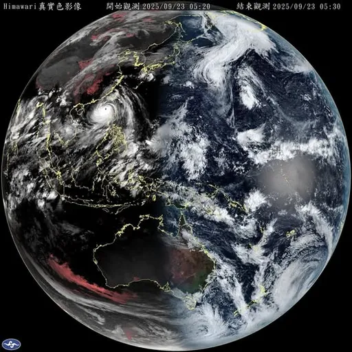 震撼!樺加沙+浣熊雙颱共舞 衛星影片曝光