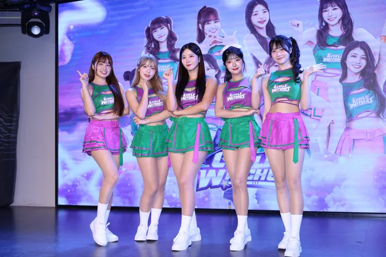 陳伊（左起）、廉世彬、金吉娜、高佳彬、娜比等展現青春活力。彭欣偉攝