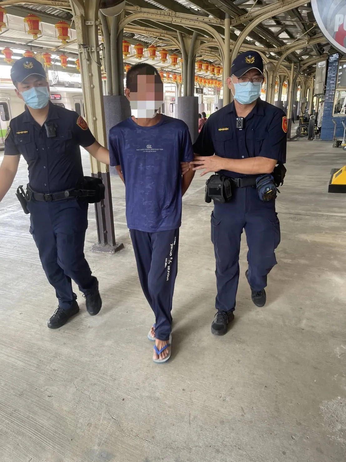 林姓男子在沙鹿火车站遭铁路警方拘提到案。民众提供