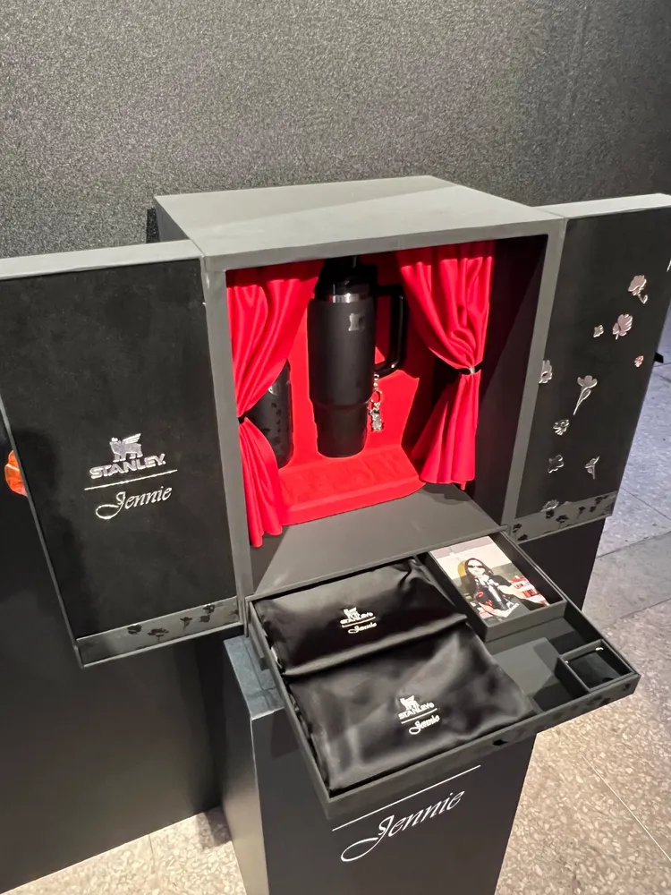 Jennie名款典藏禮盒只在快閃店販售。陳薇安攝