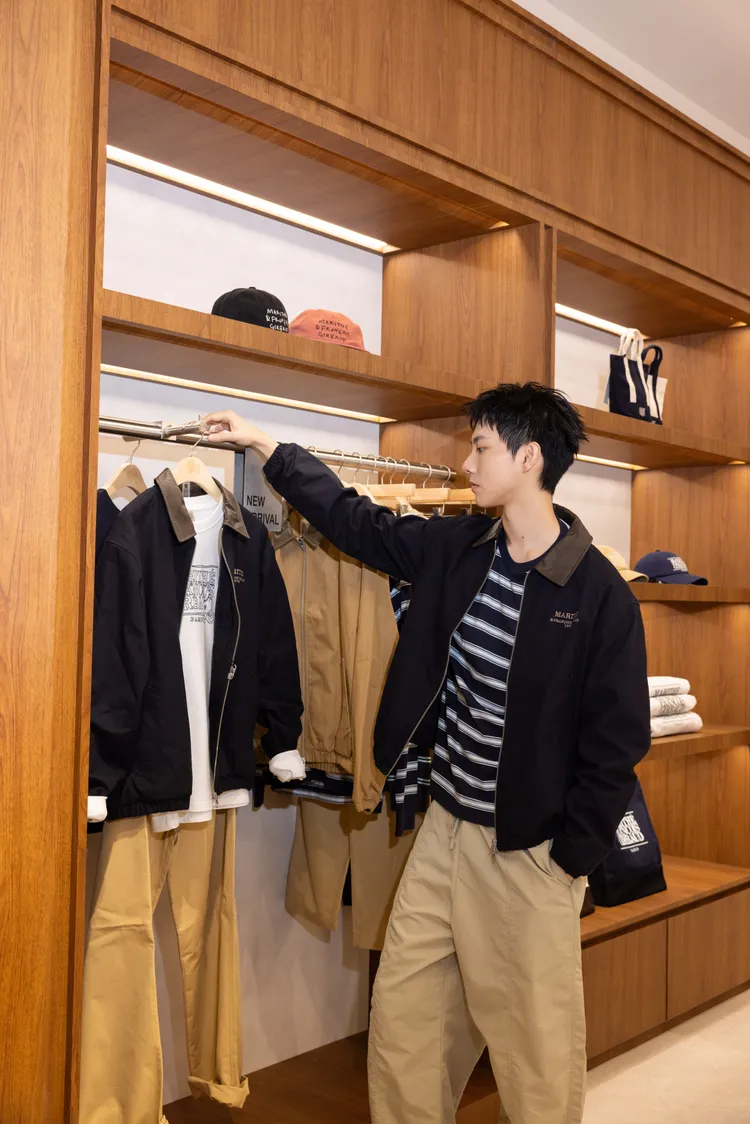 彭千祐的秋日造型簡約有活力。品牌提供