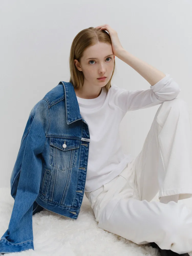 「Basic Line」基本系列則以極簡卻質感滿分的設計，為經典丹寧注入更多變化。品牌提供