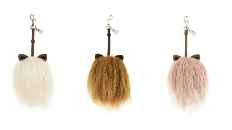 羔羊毛貓咪吊飾，各1萬1000元。品牌提供