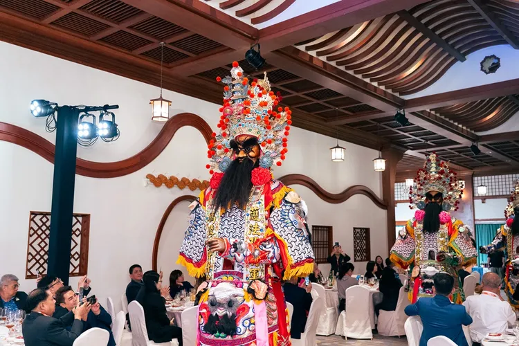 「基隆忠敬堂神將團」於晚宴帶來氣勢磅礡的傳統藝陣表演。台灣觀光協會提供