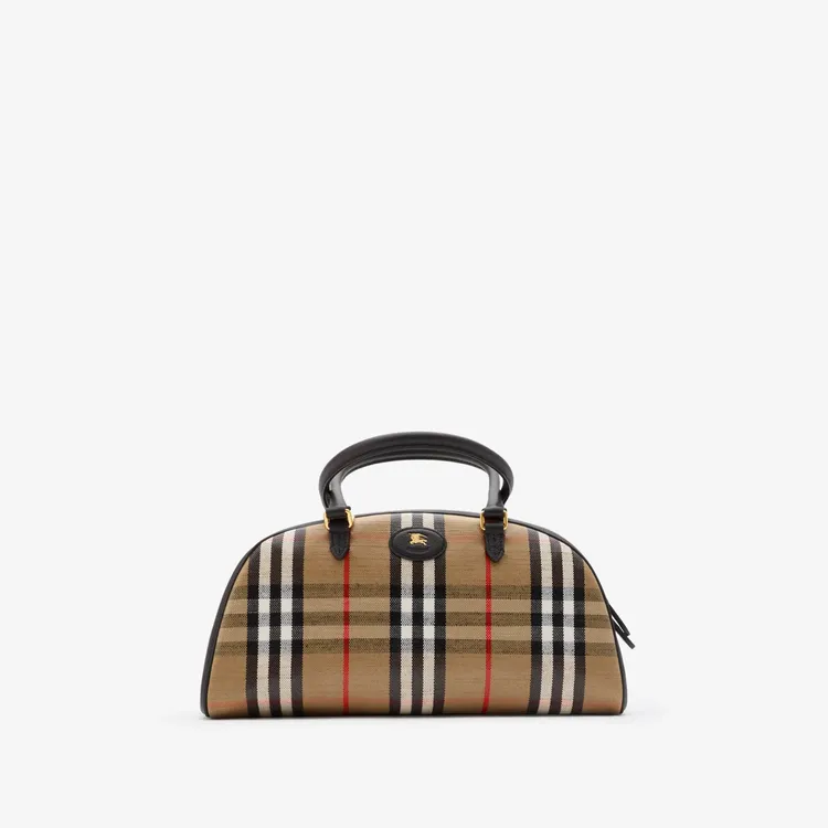 BURBERRY沙色Highlands保齡球包，6萬9000元。品牌提供