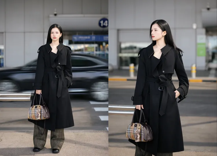 張婧儀換上黑色Fitzrovia風衣搭配Highlands保齡球包，流露知性優雅氣息。品牌提供