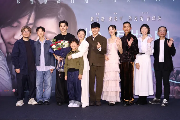 林俊傑（右5）目前仍在使用藥物控制心臟病，今露面狀態看起來不錯。莊宗達攝