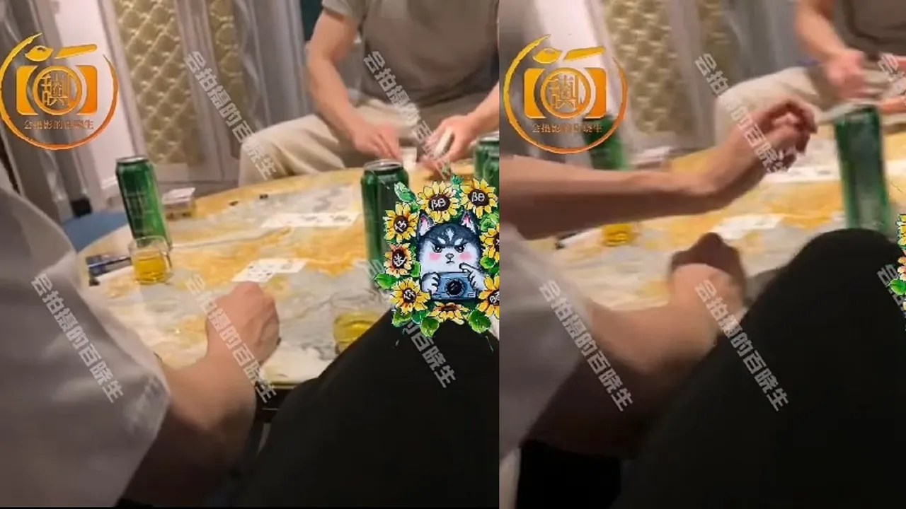 狗仔称许凯在饭店内赌博,抽烟的人是他,但未拍到脸部。翻摄会拍照的百晓生微博