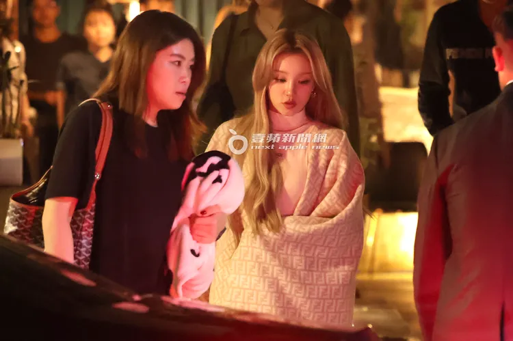 宋雨琦（右）全身FENDI，甜美時髦。特勤中心攝