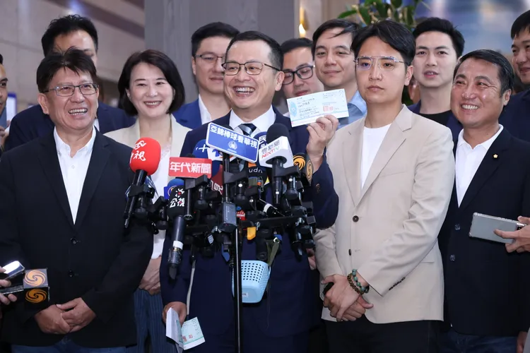 羅智強登記參選國民黨主席。彭欣偉攝